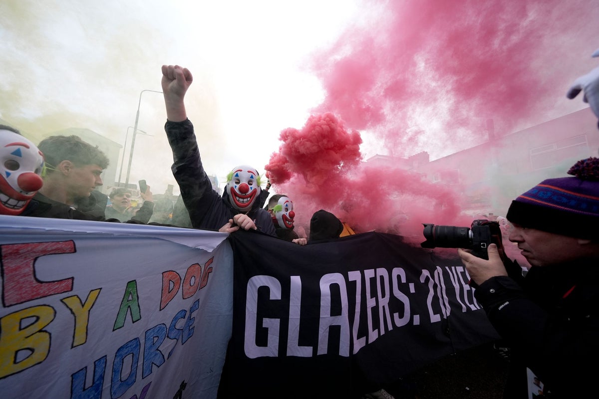 Man United vs Fulham live: Fans protest outside Old Trafford ahead of Premier League clash Man United vs Fulham live: Fans protest outside Old Trafford ahead of Premier League clash