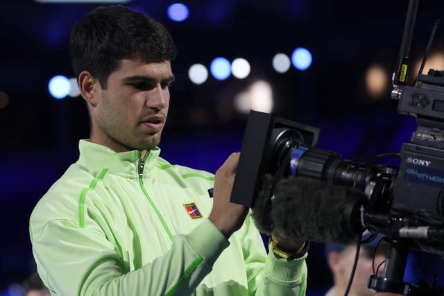 <p>Carlos Alcaraz writes on the camera lens</p>