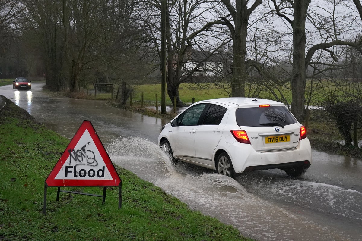 Flood warning issued as snow and heavy rain to hit parts of UK