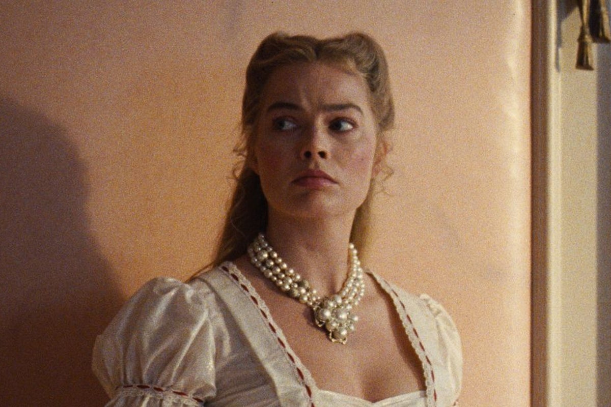 ‘Intoxicating, bewitching... and horny’: First reactions see Emerald ...