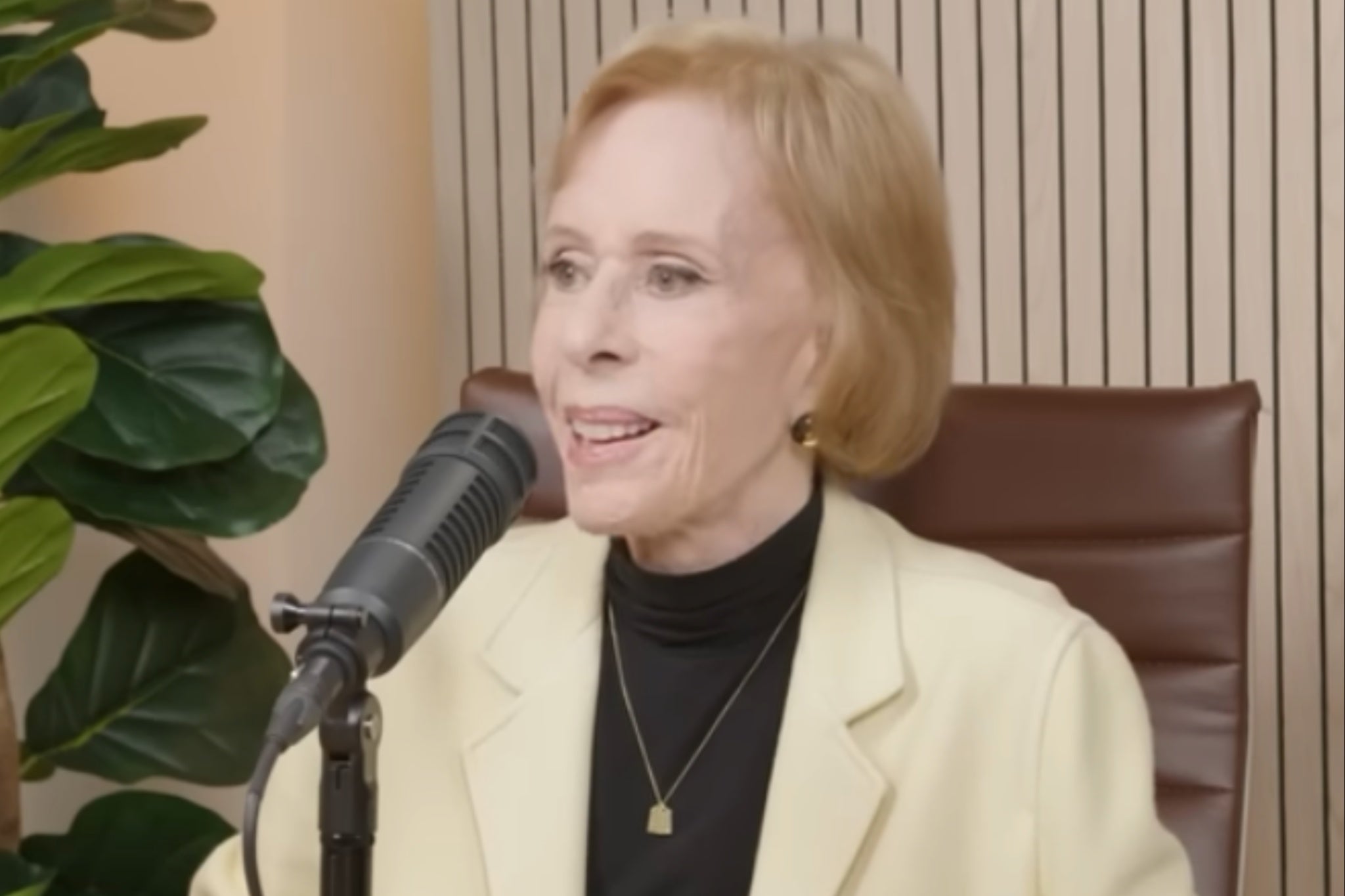 Carol Burnett diz que a CBS 'nos deixou em paz' ​​quando ela estava trabalhando no 'The Carol Burnett Show'