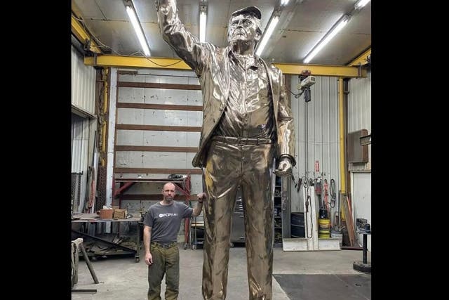<p>A picture of a giant Trump statue made a year ago by artist Alan Cottrill</p>