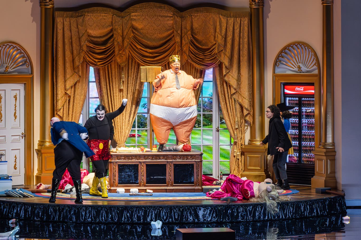 Trump_Opera_32322.jpg?quality=75&width=1368&crop=3%3A2%2Csmart&auto=webp