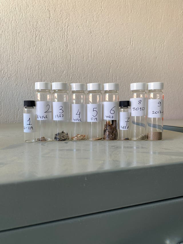 <p>The flakes the researchers studied</p>