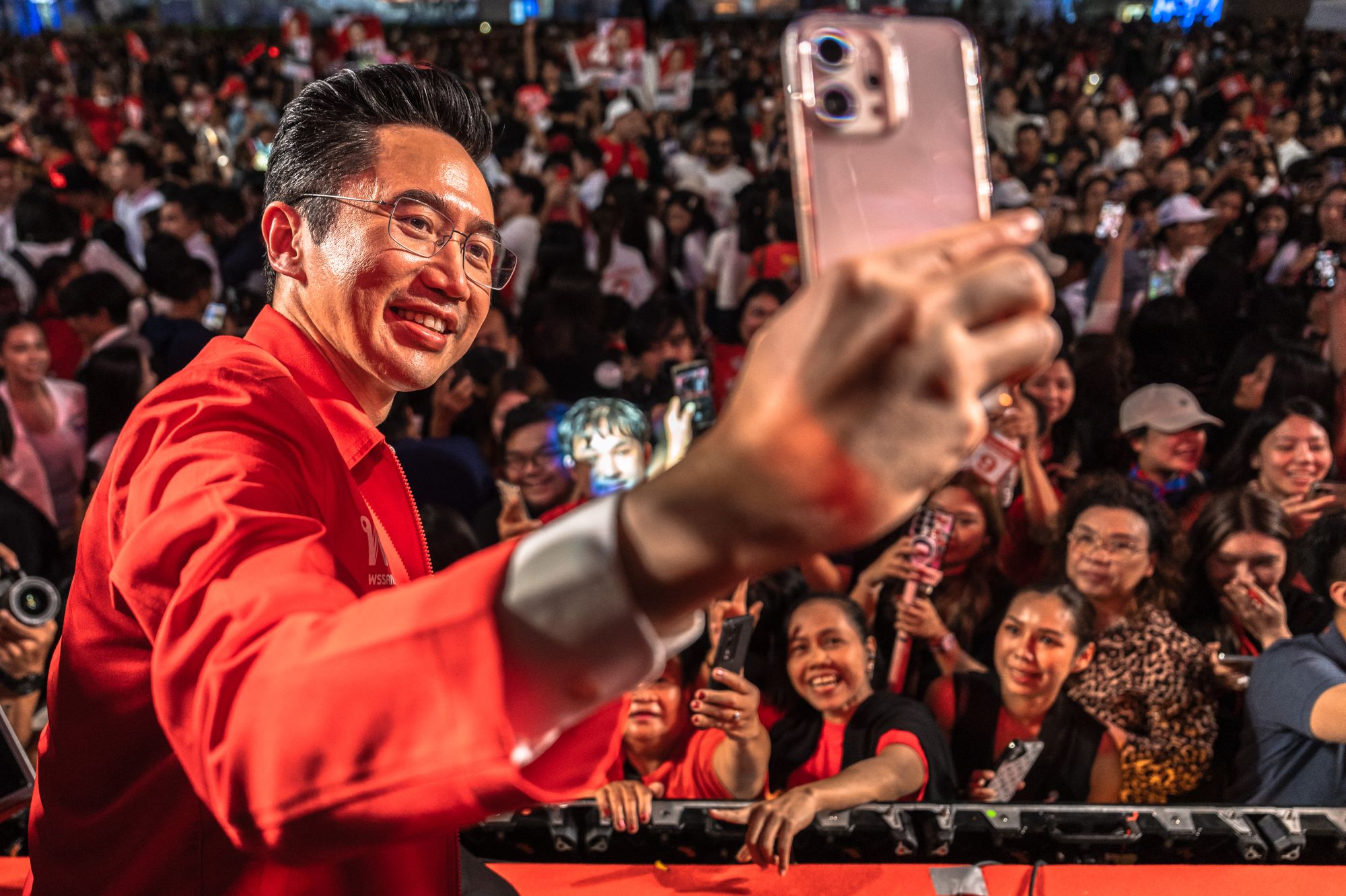 Кандидат за премијера Пхеу Тхаи Партије Иодцханан Вонгсават током предизборног скупа у Сиам Парагону