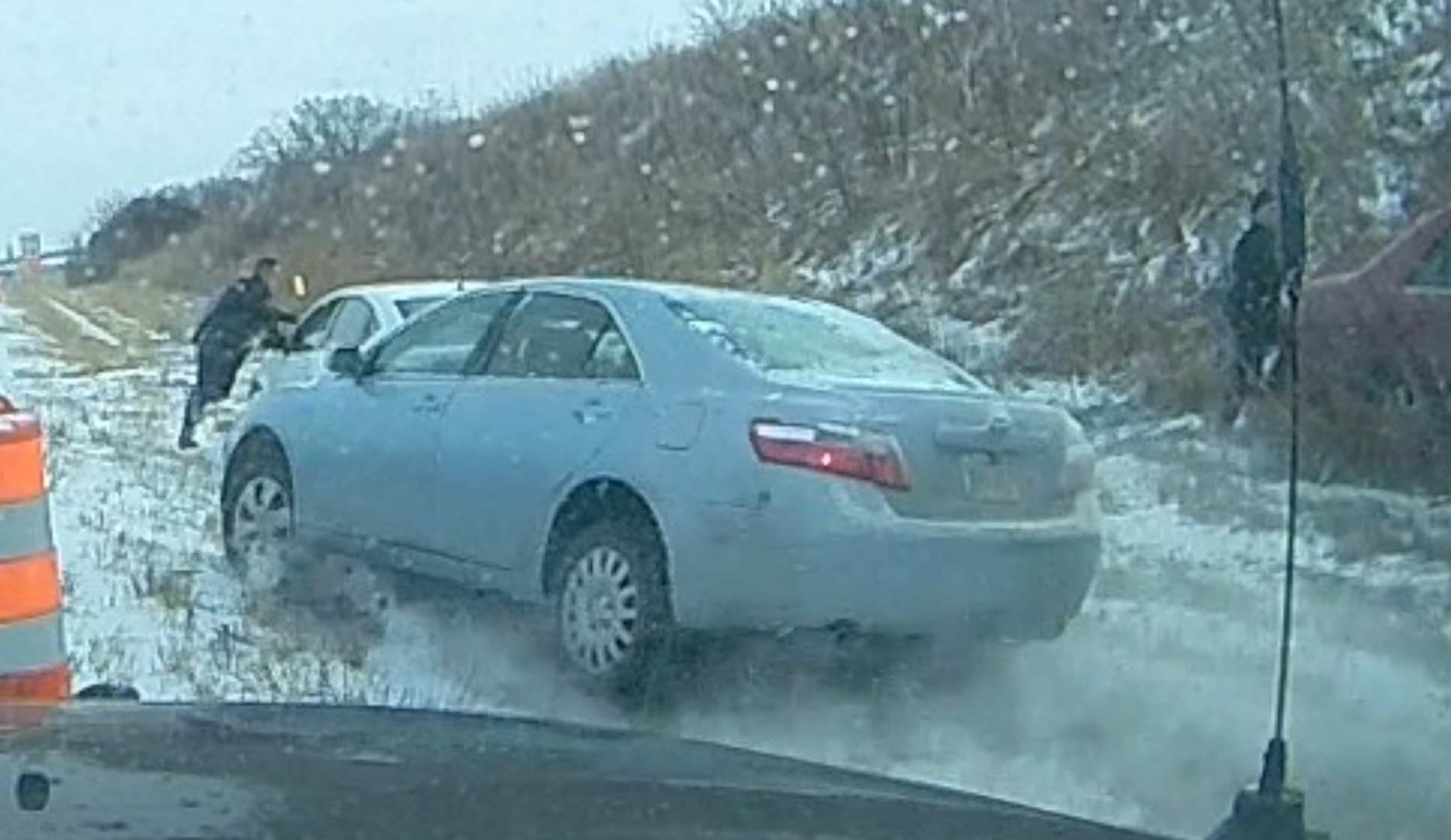 <p>Cop dodges skidding car in Nebraska</p>