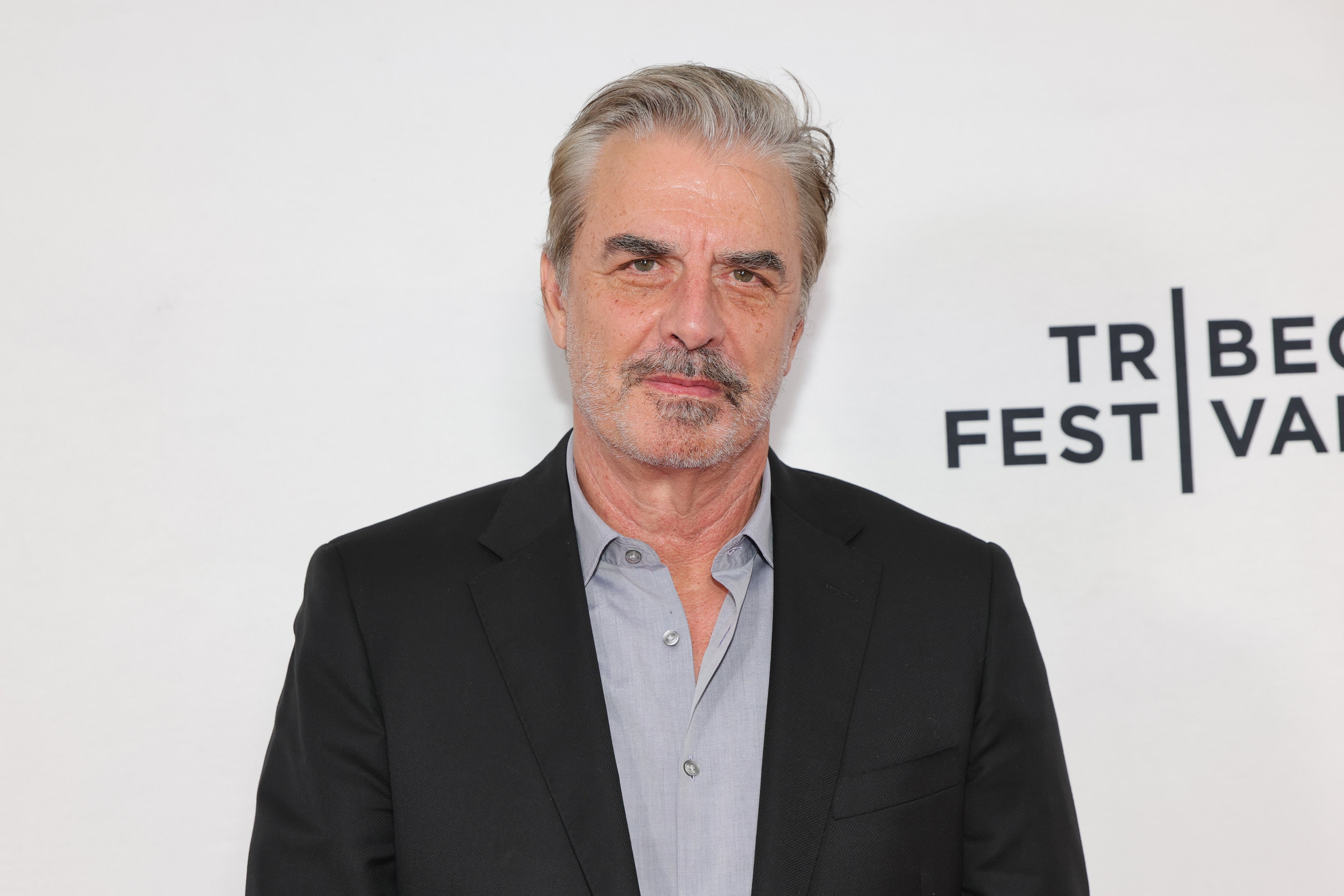 Chris Noth foi retirado da série de reinicialização 'Sex and the City' depois que surgiram alegações de agressão sexual