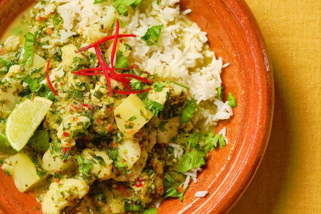 <p>This cauliflower and potato coconut curry sings with freshness and zing</p>