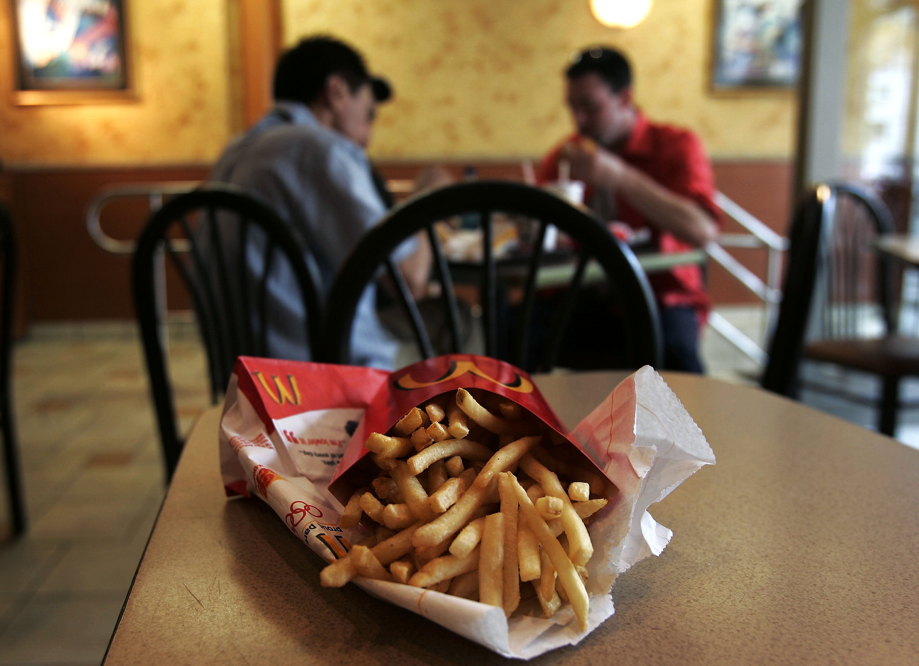 Fast food chains are adapting to find ways to cater to GLP-1 users. Studies have shown that GLP-1 users are still eating out, but their ordering habits are changing.