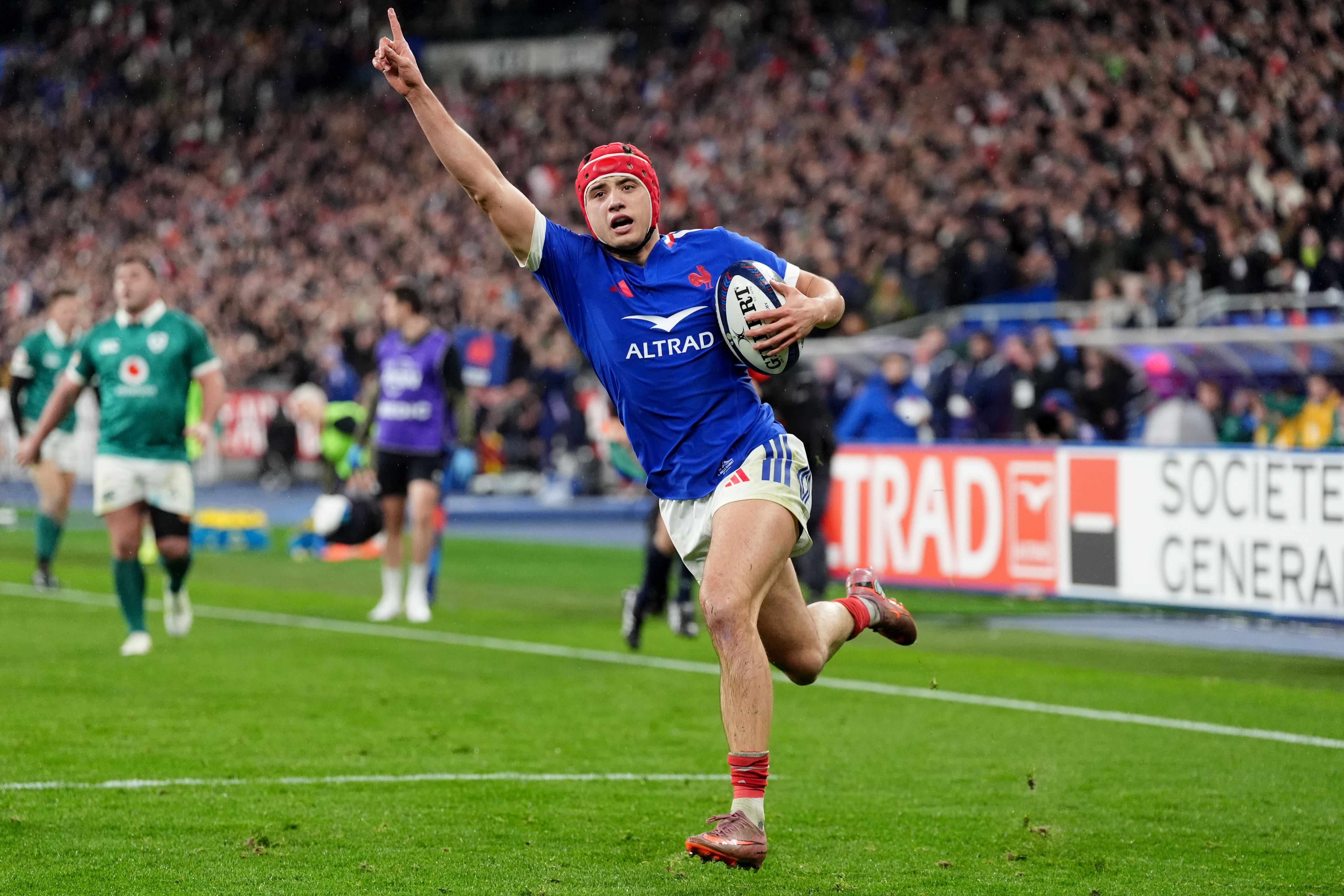 <p>France’s Louis Bielle-Biarrey breaks through to score their first try </p>