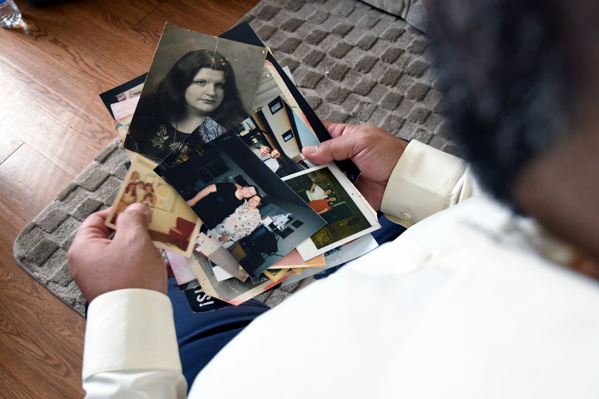 A funeral home stashed 189 decaying bodies and handed out fake ashes. His mother was among them A funeral home stashed 189 decaying bodies and handed out fake ashes. His mother was among them