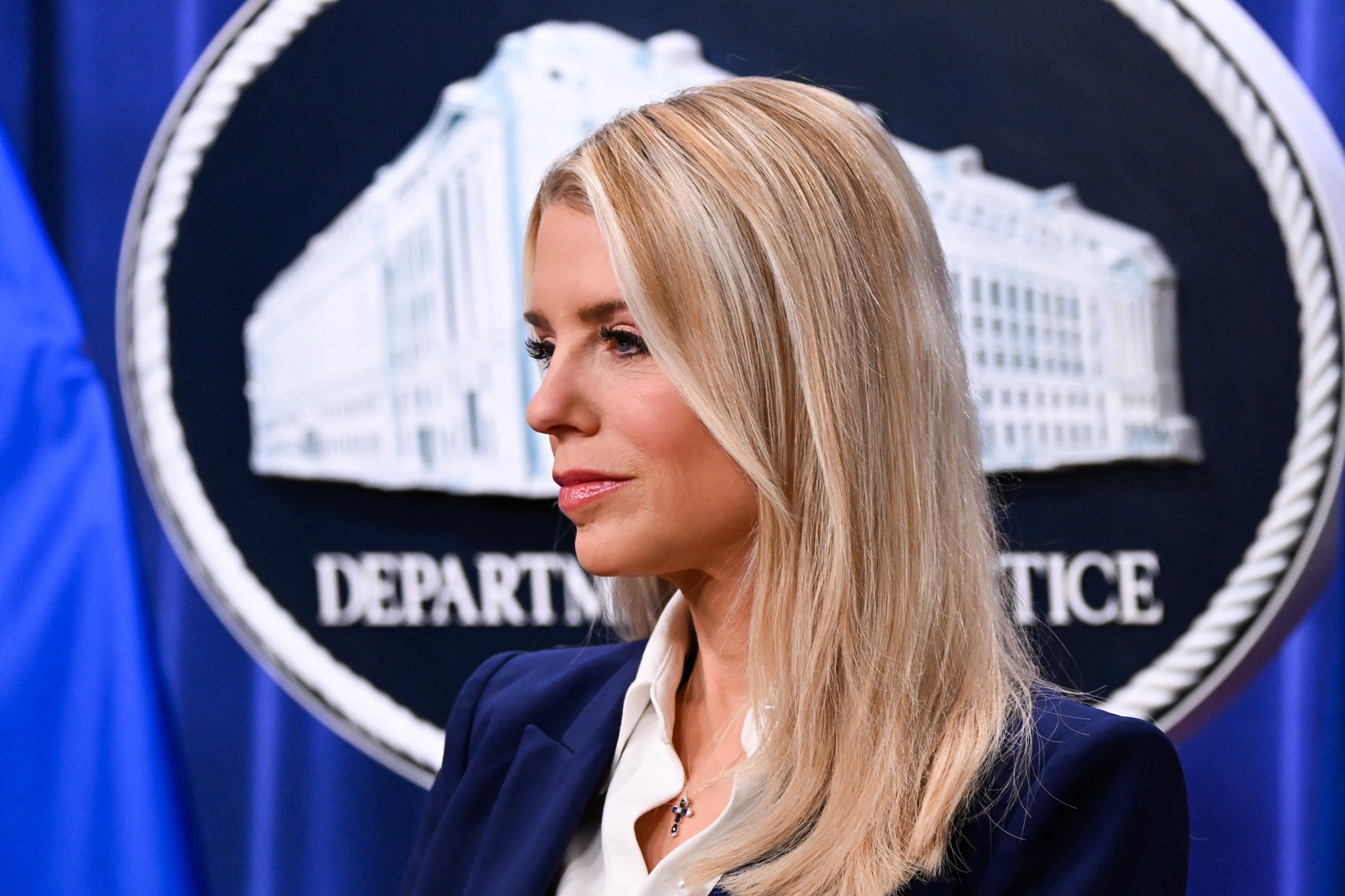 A procuradora-geral Pam Bondi nomeou o inexperiente John Sarcone para o cargo no ano passado, mas um juiz expirou no mês passado em regime interino.