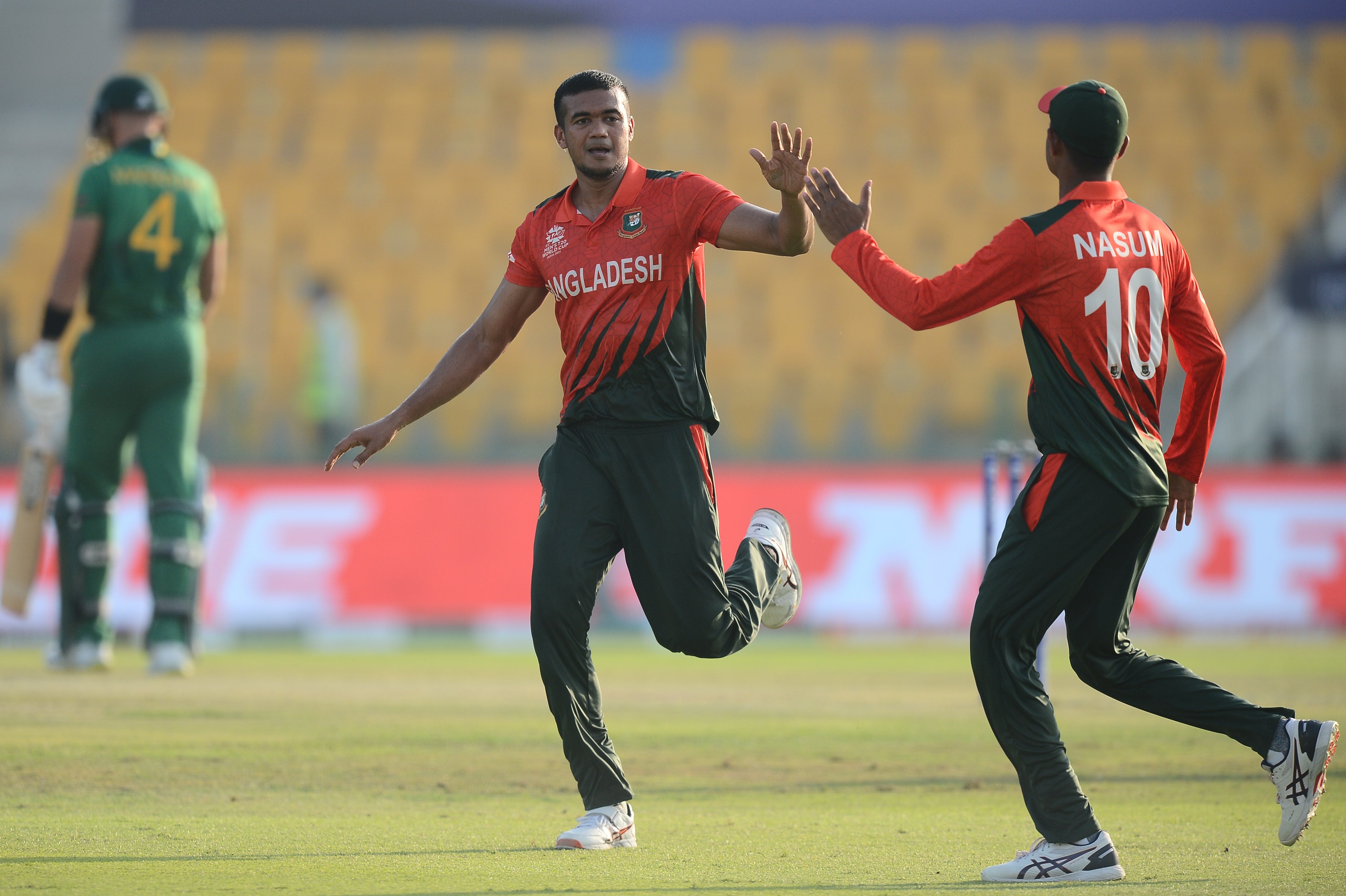 Taskin Ahmed of Bangladesh celebrates the wicket of Aiden Markram of South Africa during their 2021 ICC T20 World Cup match in Abu Dhabi
