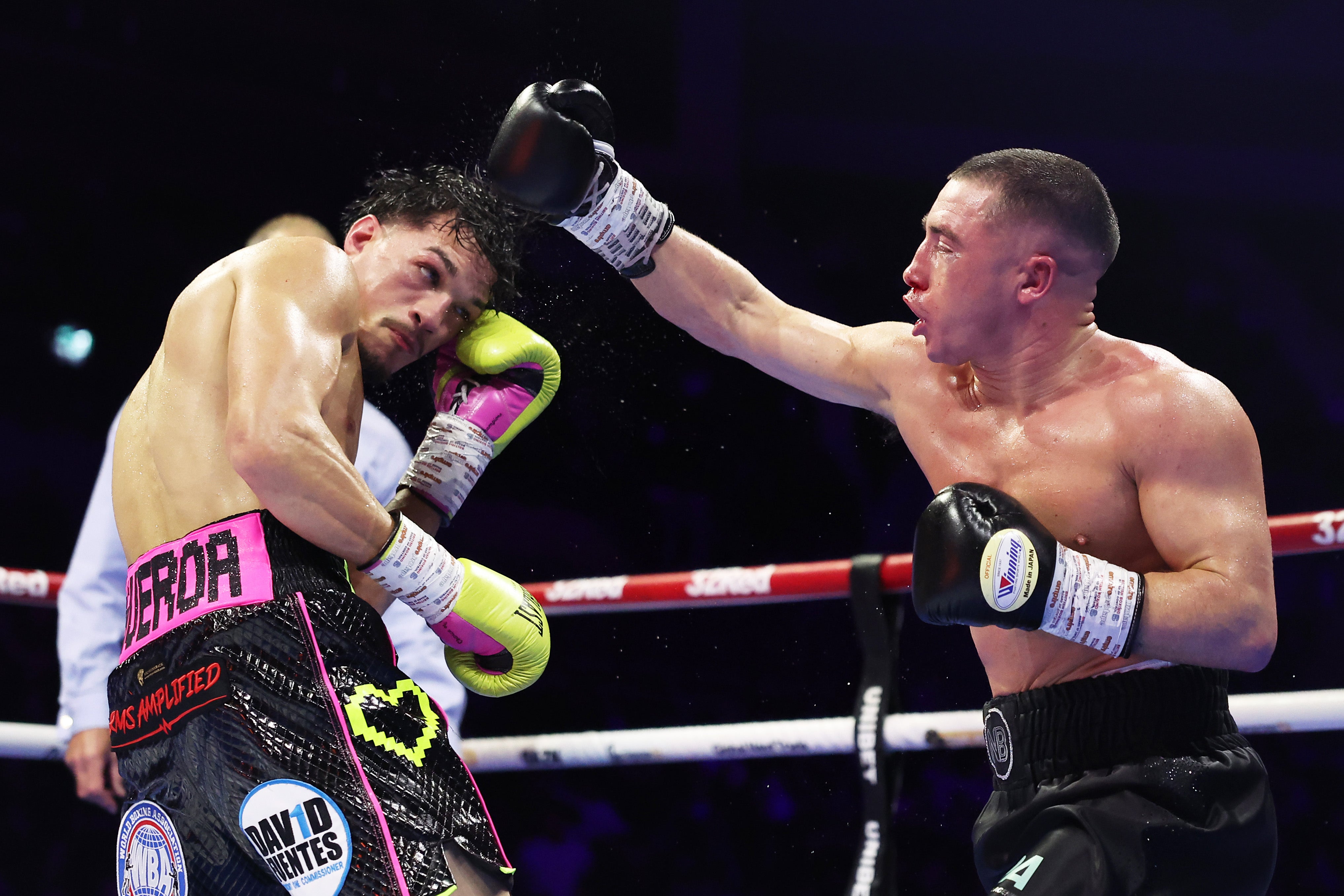 Ball was dropped by a perfectly-timed left hook from Figueroa, moments before the finishing flurry