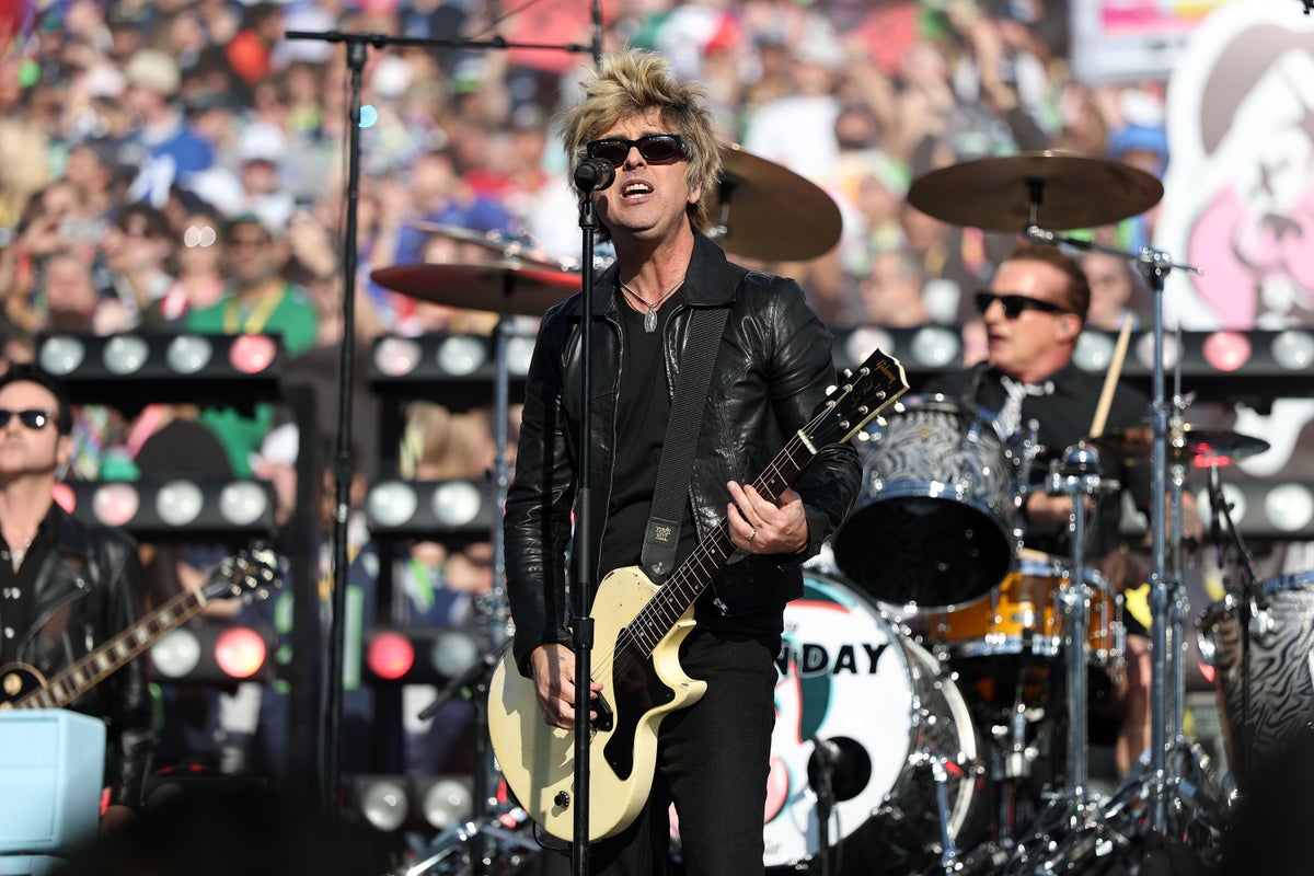 Green Day avoids controversy in Super Bowl performance