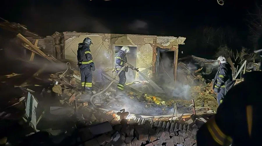 <p>Firefighters extinguishing the fire in the Kharkiv region following Russian attack</p>