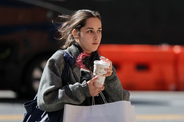 <p>Beber un par de tazas de café al día (siempre que tengan cafeína) puede ayudar a reducir el riesgo de demencia, según investigadores de Massachusetts. </p>