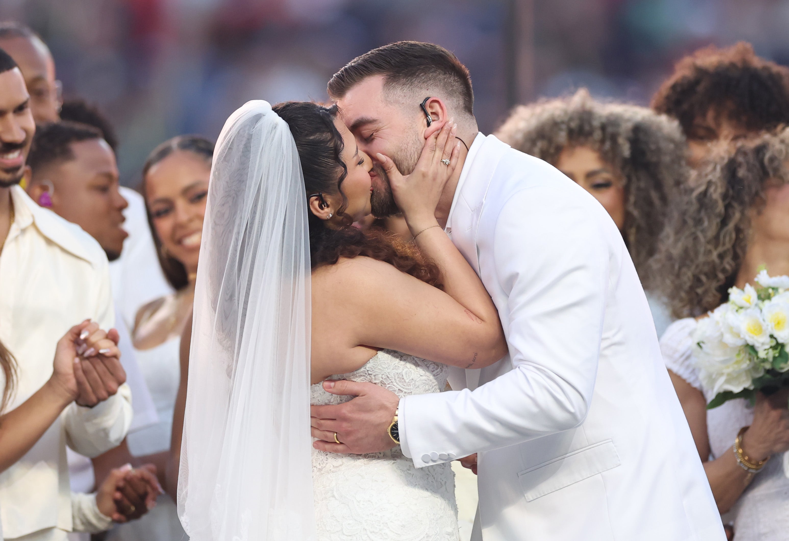 Couple gets married during halftime show