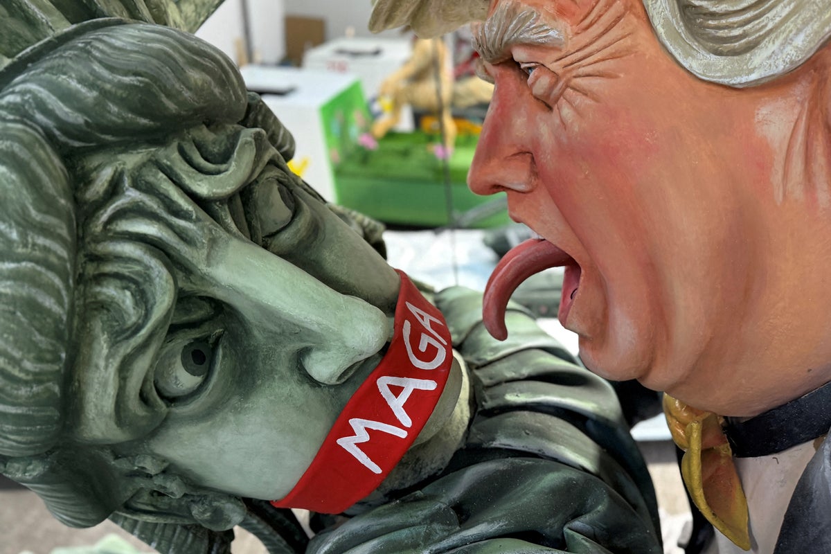 Pantless Trump with tattoos featured on German carnival floats