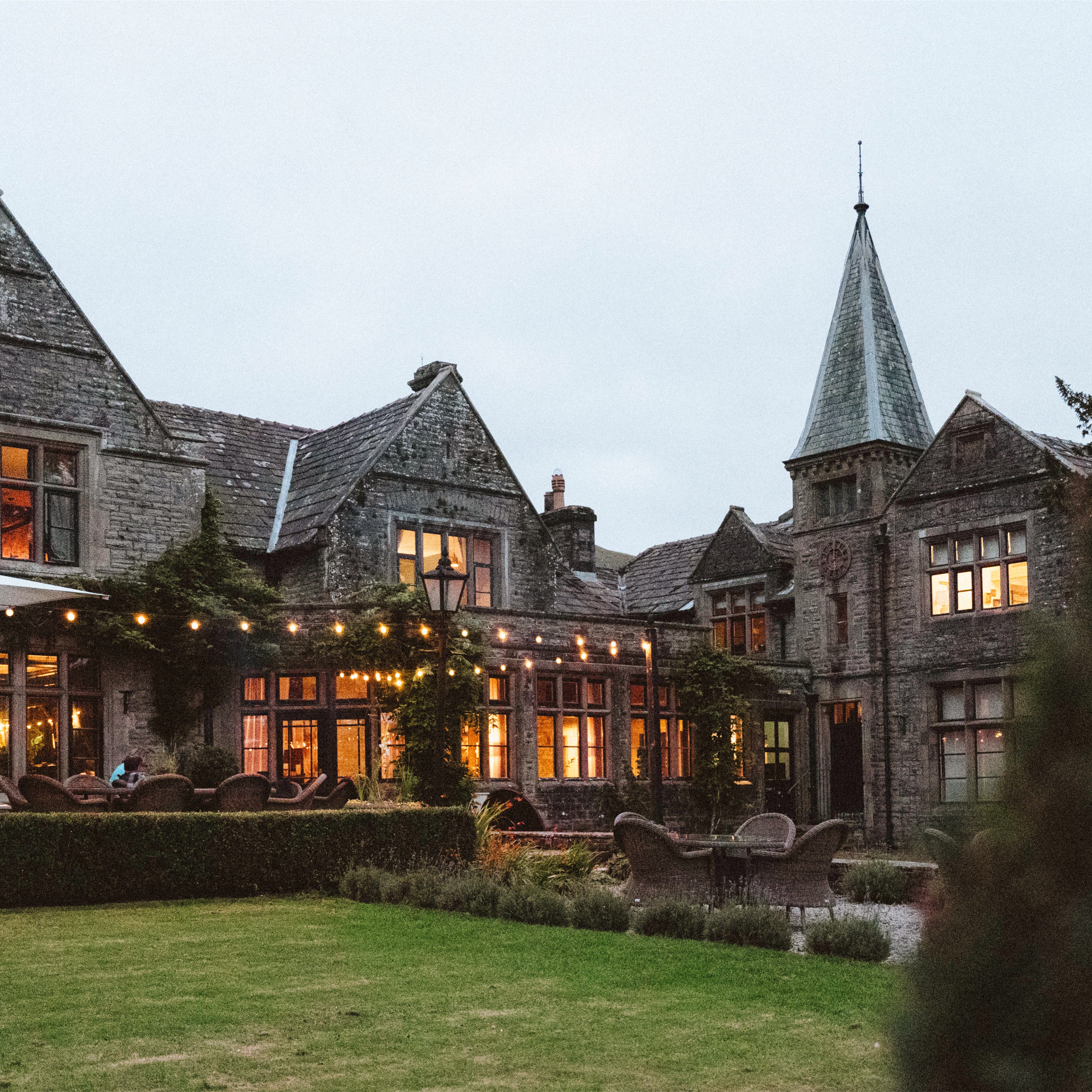 Robbie, Elordi and the crew stayed in Simonstone Hall