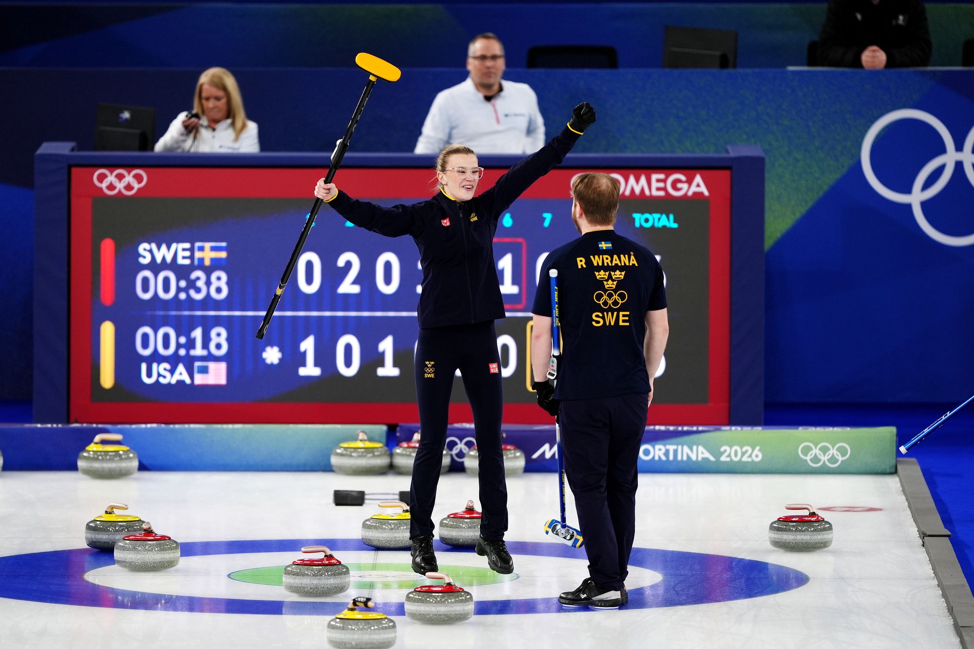 <p>The sibling pairing of Isabella and Rasmus Wrana secured gold in the mixed doubles curling </p>