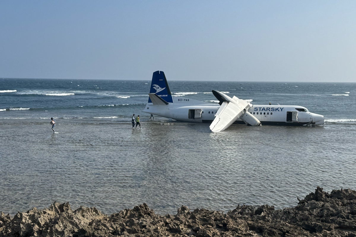https://static.independent.co.uk/2026/02/10/19/Somalia_Plane_Crash_03750.jpg?width=1200&height=800&crop=1200:800