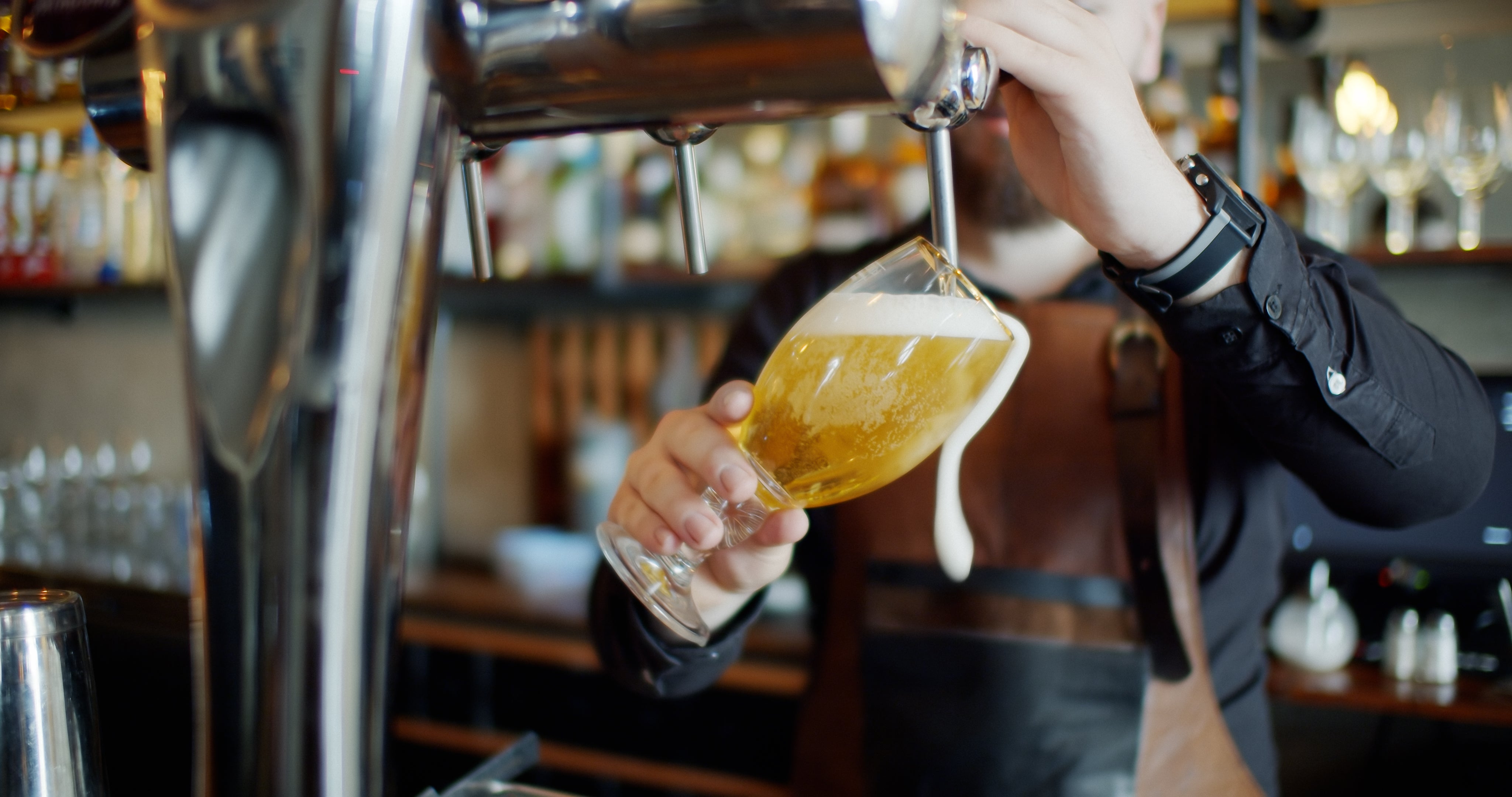 independent.co.uk - Henry Saker-Clark - Beer giant with breweries in UK to cut 6,000 jobs as demand drops