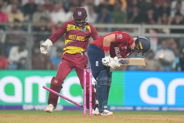 <p>England struggled against spin as the West Indies secured victory</p>