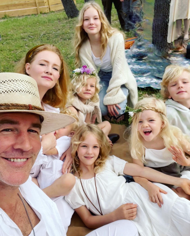 Van Der Beek e ha condiviso sei figli piccoli con sua moglie, Kimberly Brook
