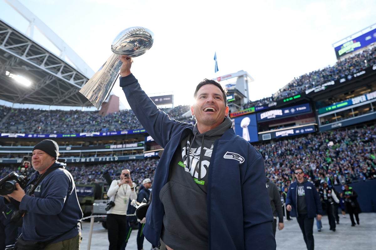Seattle sees huge crowds attend Seahawks Super Bowl parade