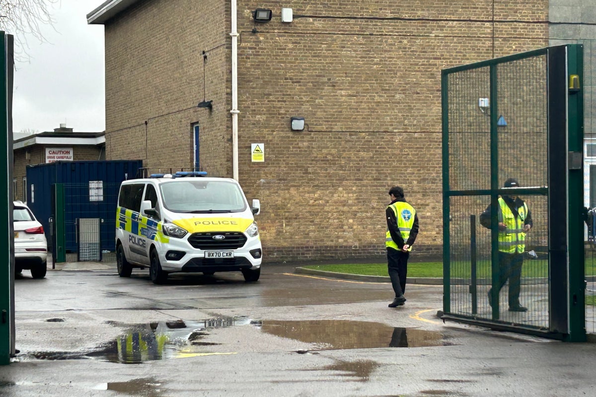 Boy suspected of stabbing at Brent school is a ‘former pupil who disguised himself in uniform’ – UK Times Boy suspected of stabbing at Brent school is a ‘former pupil who disguised himself in uniform’ – UK Times