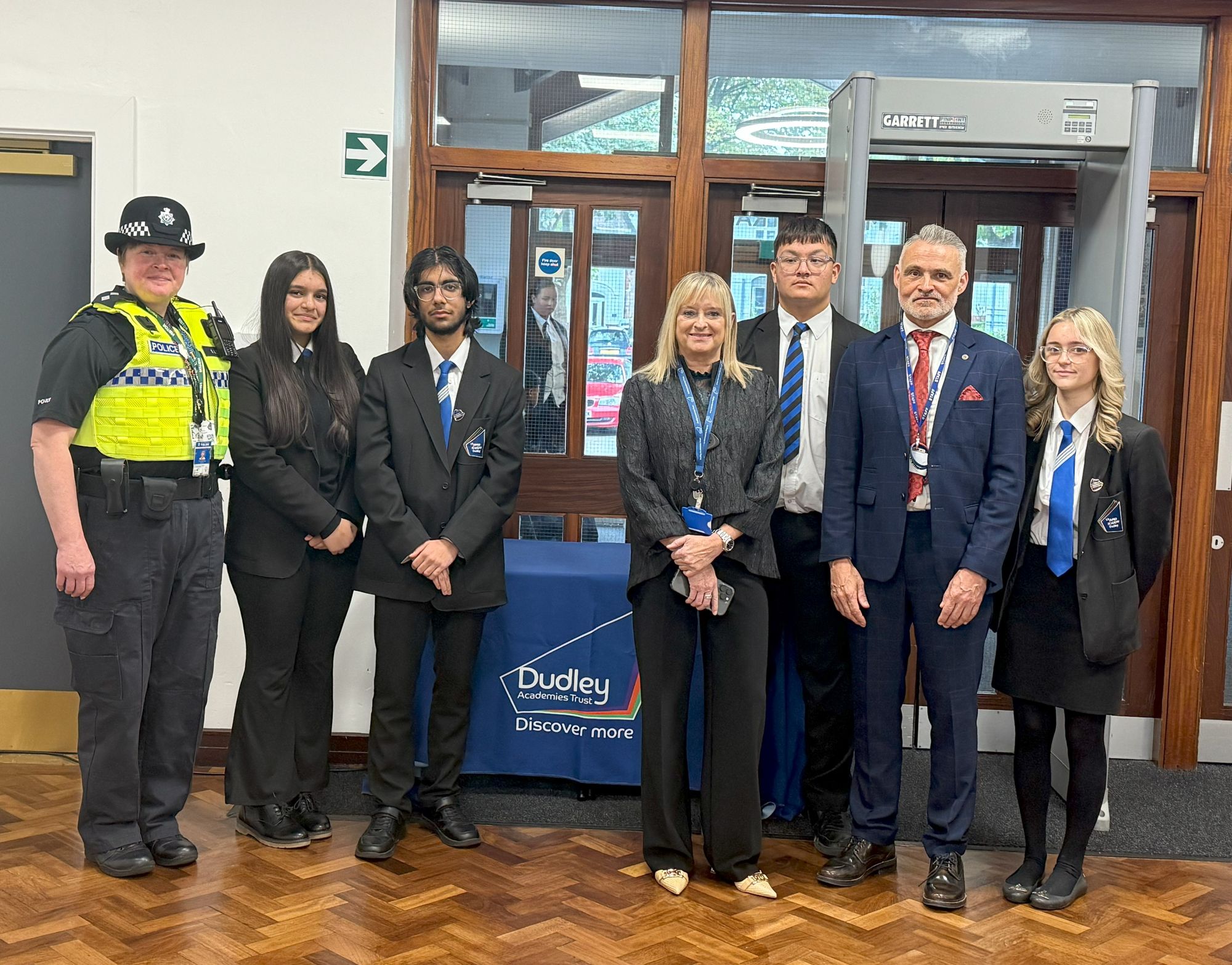 The detectors are situated at the entrance to schools, requiring children to walk through them every day. They have received the support of West Midlands Police