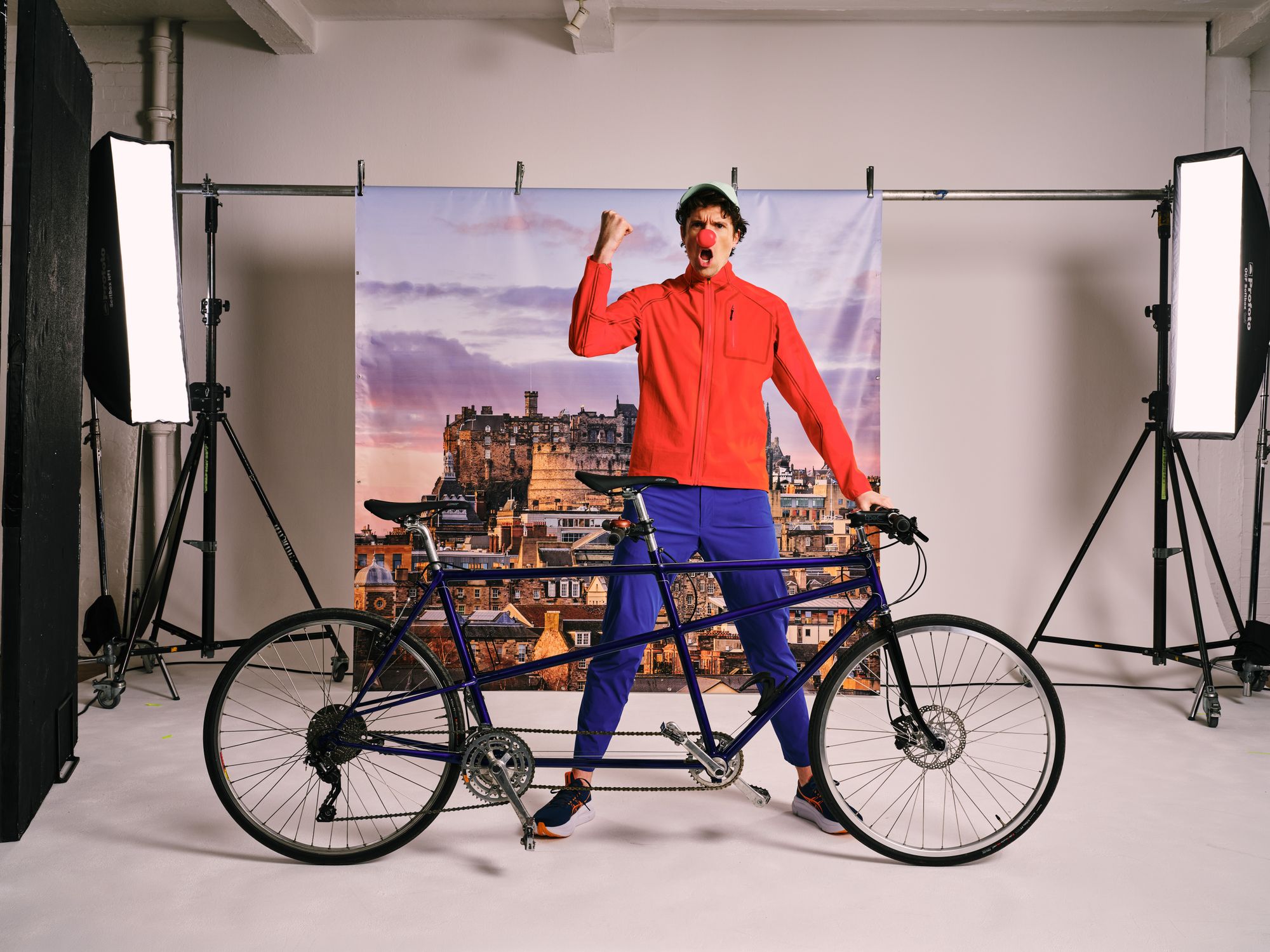 Il presentatore di Radio 1 Greg James parteciperà alla corsa più lunga di Radio 1 per il Red Nose Day, una sfida ciclistica di otto giorni da Weymouth a Edimburgo che inizierà il 13 marzo e finirà il Red Nose Day