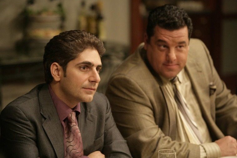 Schirripa, parlando prima del tour dei Talking Sopranos con il co-protagonista Michael Imperioli, che interpretava Christopher Moltisanti, ha detto che anche se Gandolfini 