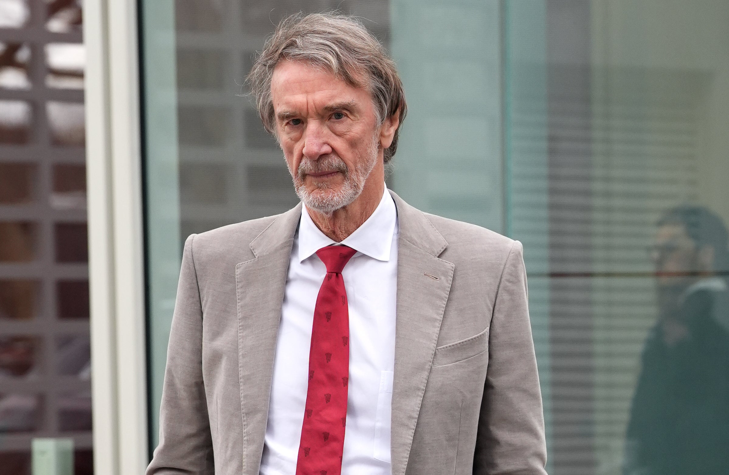 Jim Ratcliffe pede desculpas por sua afirmação de ‘colonizado por imigrantes’