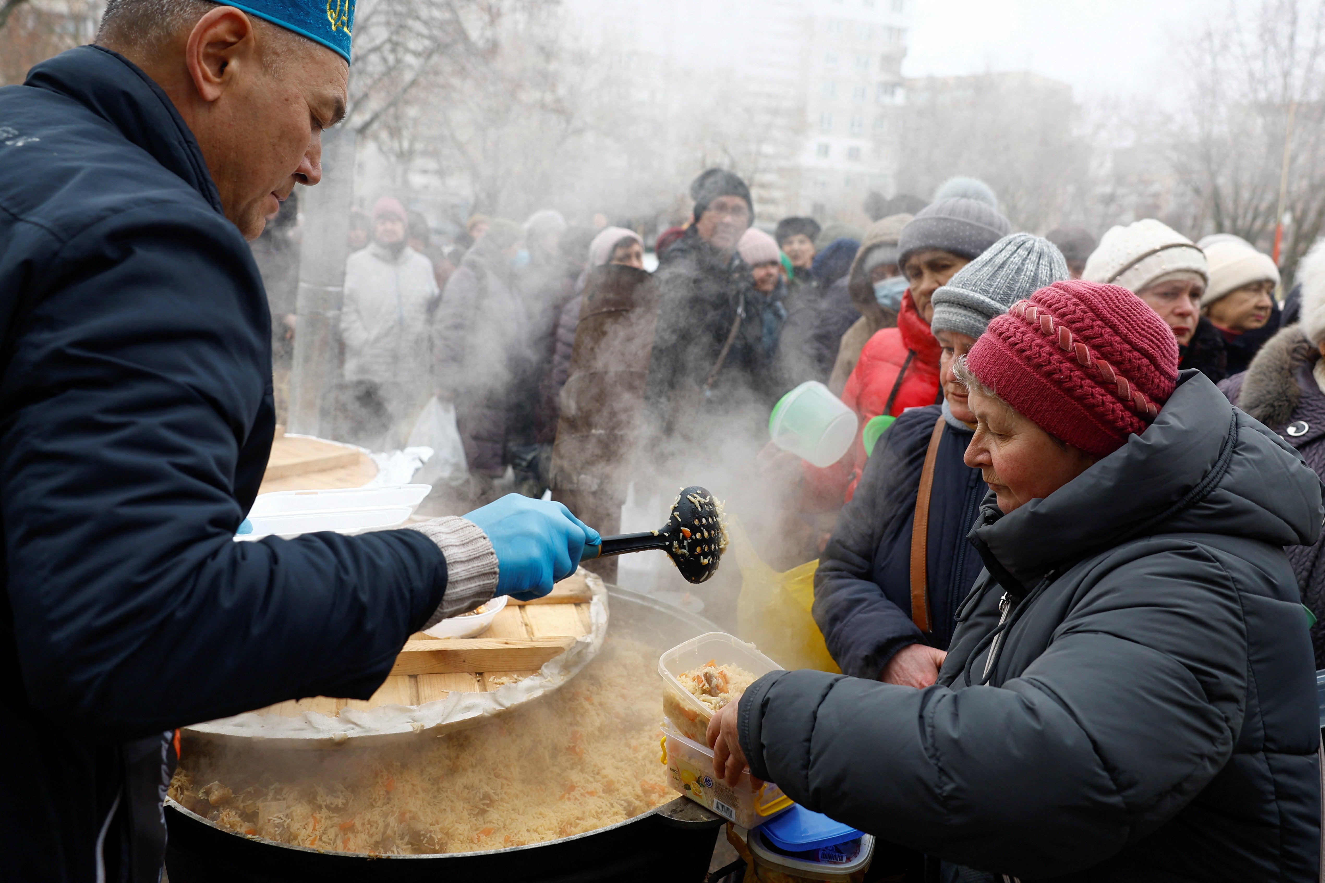 Moradores enfrentam cortes de energia, aquecimento e água em Kiev após ataques russos à infraestrutura ucraniana