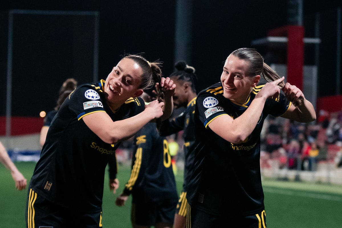 Manchester United women’s team mock long-suffering fan with ‘haircut’ celebration Manchester United women’s team mock long-suffering fan with ‘haircut’ celebration