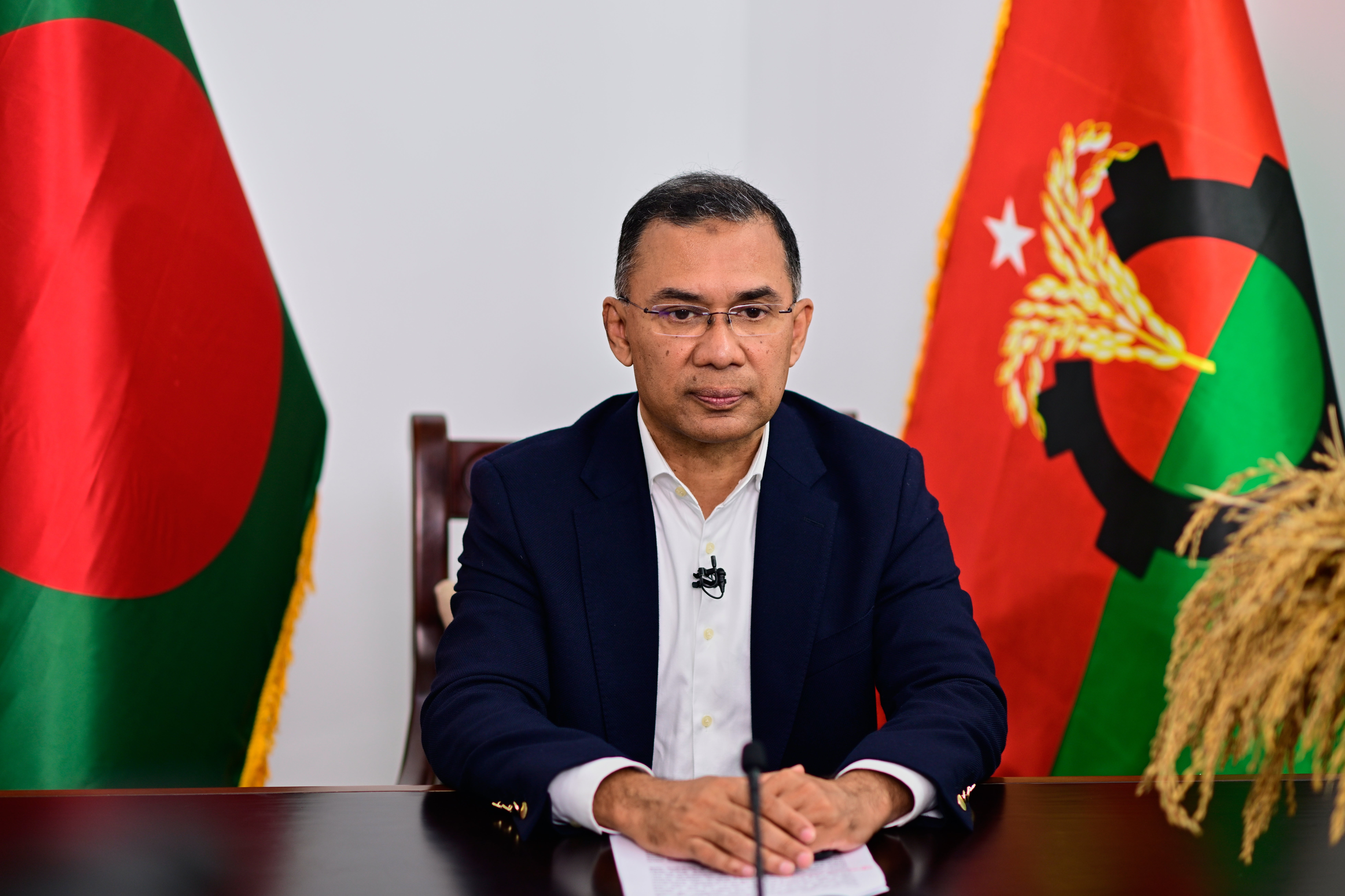 Председник Националистичке партије Бангладеша Тарик Рахман позира за фотографију у својој партијској канцеларији у Даки, Бангладеш.