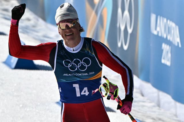 <p>Norway's Johannes Hoesflot Klaebo celebrates as he skies to the finish line to win the cross-country men's 4 x 7,5km relay event </p>