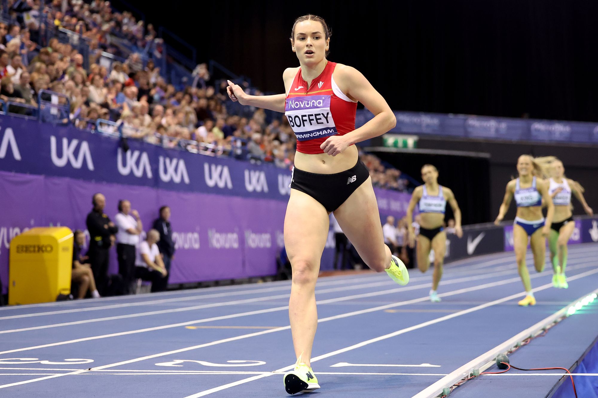 Isabelle Boffey surged away from the field to retain her 800m title