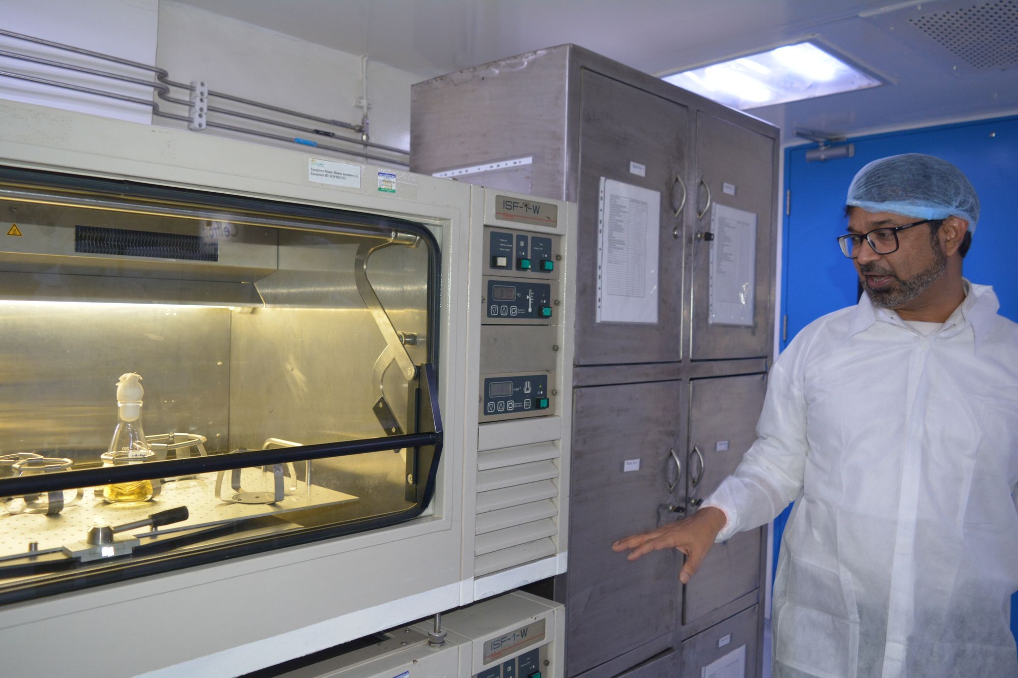 Dr Syed Khalid Ali explaining how vaccines are developed and the phases it goes through