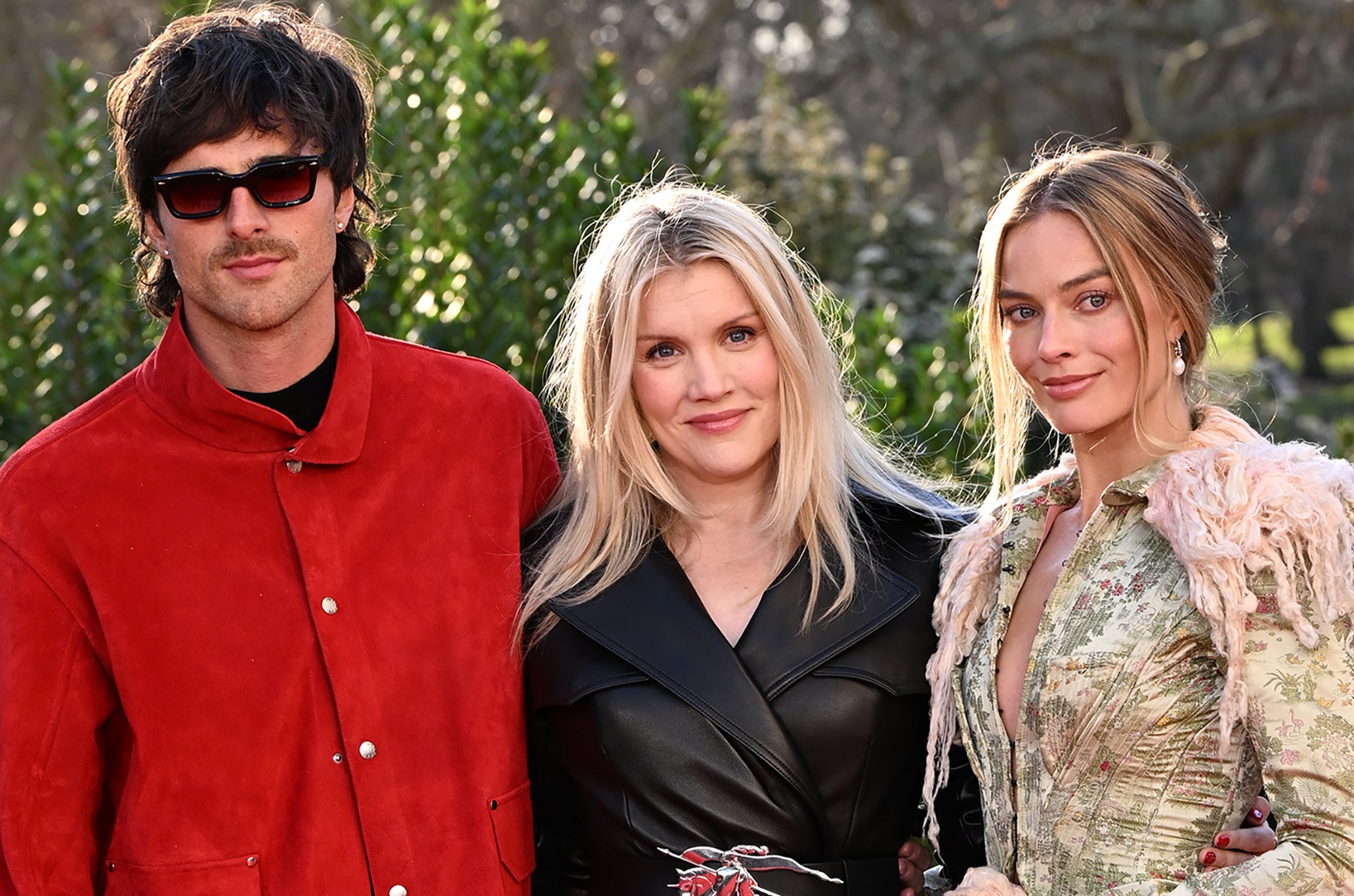 Fennell, flanked by Jacob Elordi and Margot Robbie, at the London photo call for ‘Wuthering Heights’