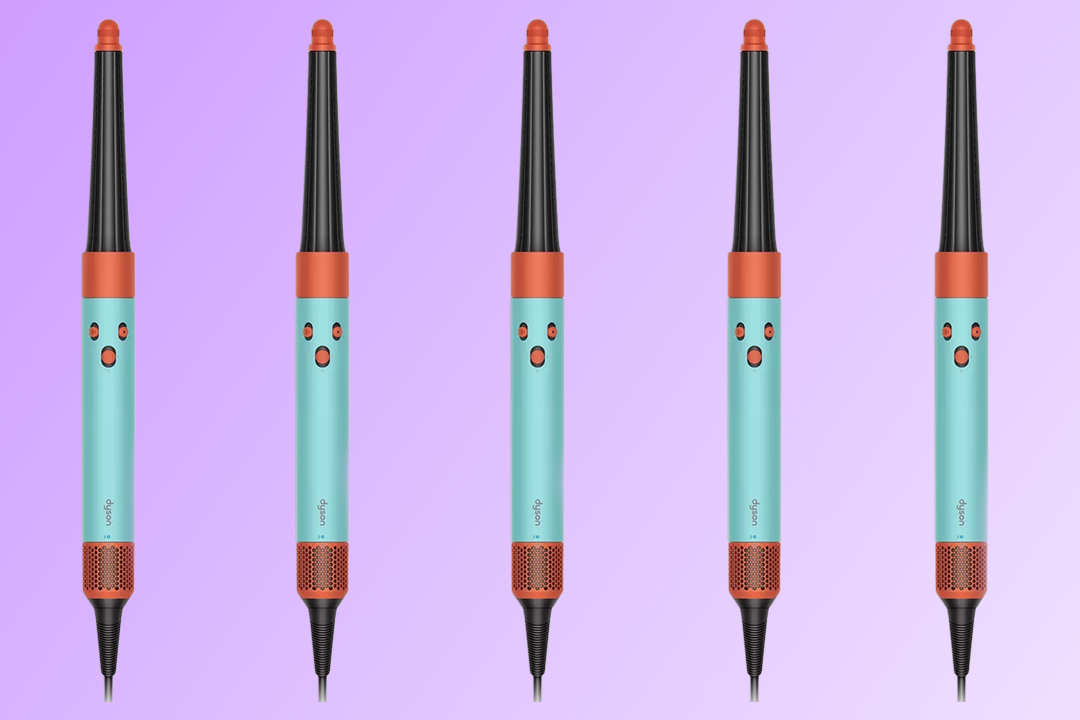 <p>This hair tool is effective on curly and straight hair</p>