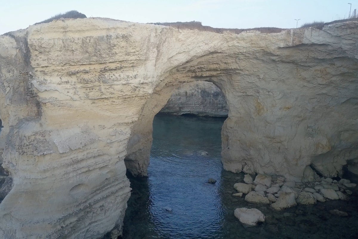 Famous Lovers’ Arch collapses in ‘hard blow’ for tourism