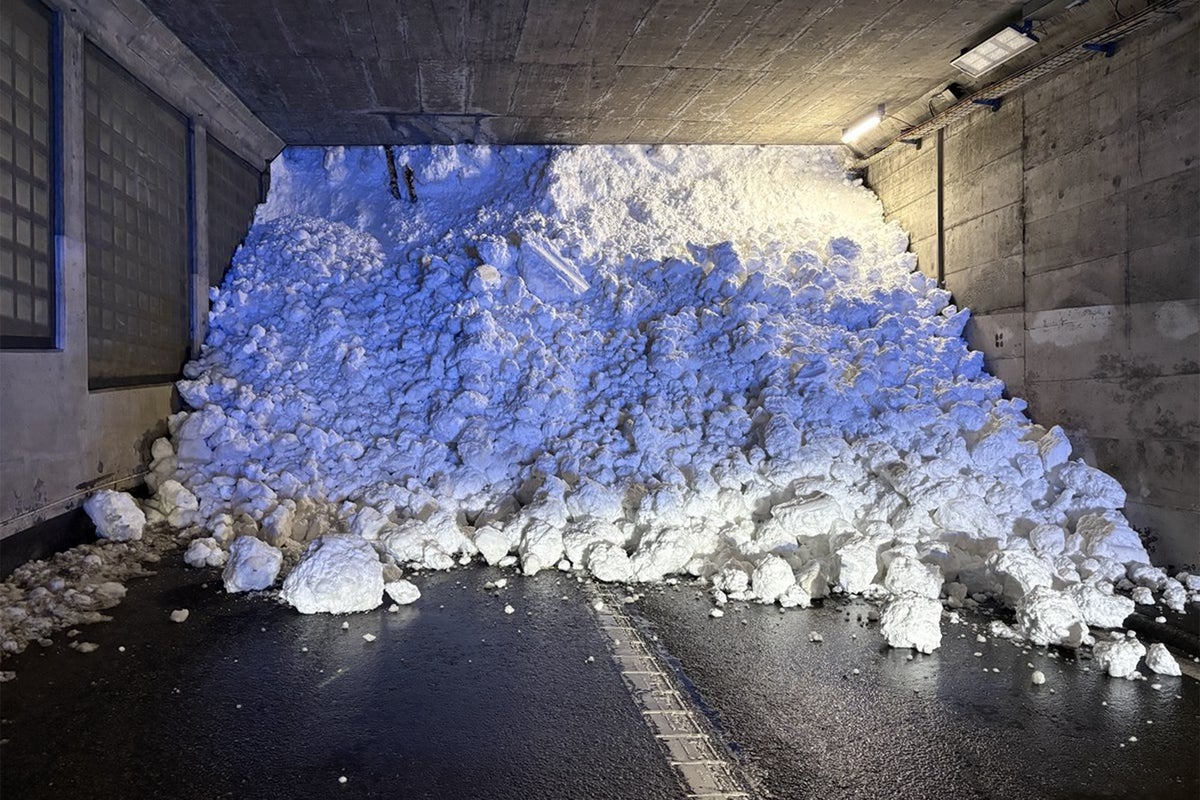 Swiss train derailed by avalanche with multiple casualties feared Swiss train derailed by avalanche with multiple casualties feared