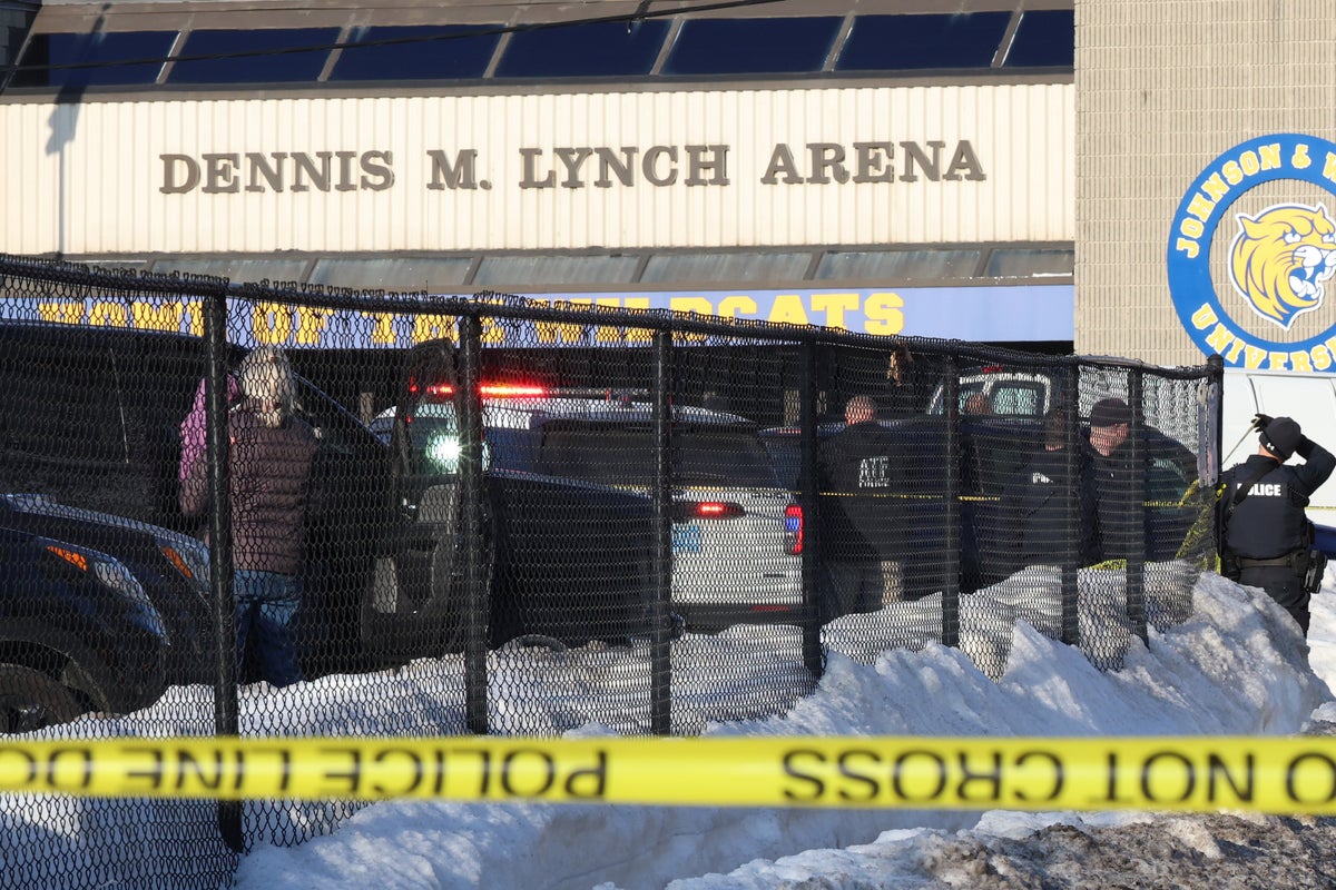Police video shows chaotic aftermath of Rhode Island ice rink shooting – UK Times Police video shows chaotic aftermath of Rhode Island ice rink shooting – UK Times