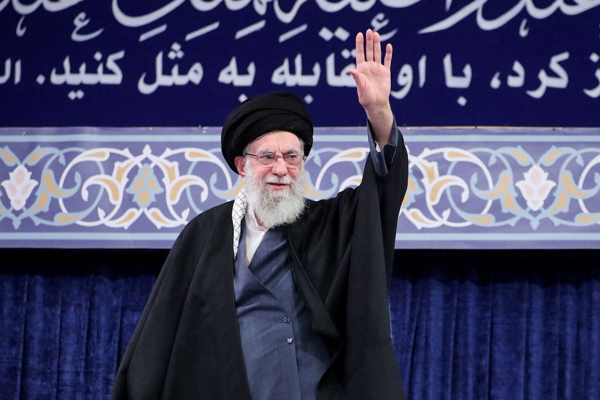 Iran’s supreme leader threatens to sink US aircraft carriers sent to the Middle East – as nuclear talks continue – UK Times Iran’s supreme leader threatens to sink US aircraft carriers sent to the Middle East – as nuclear talks continue – UK Times