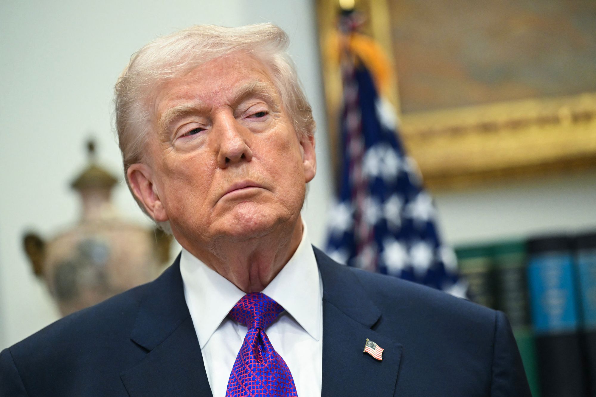 O presidente Donald Trump atacou novamente Marjorie Taylor Greene, a quem chamou de “traidora”, já que a ex-congressista diz ter recebido centenas de ameaças de morte.