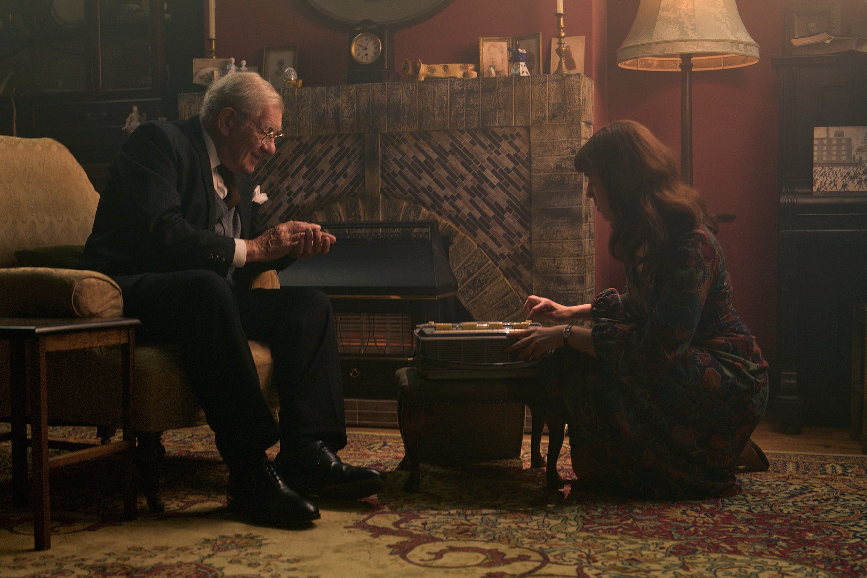 Sir Ian McKellen e Annabel Smith em 'LS Lowry: The Unheard Tapes'