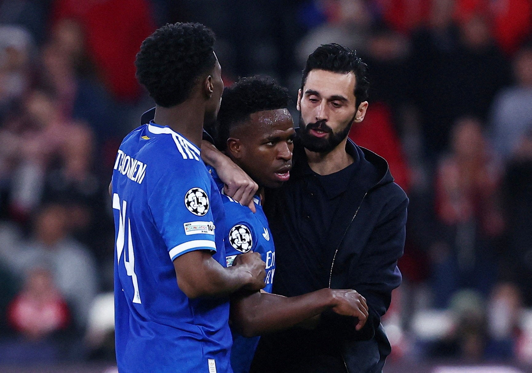 Real Madrid’s head coach Alvaro Arbeloa consoles Vinicius Jr after the altercation
